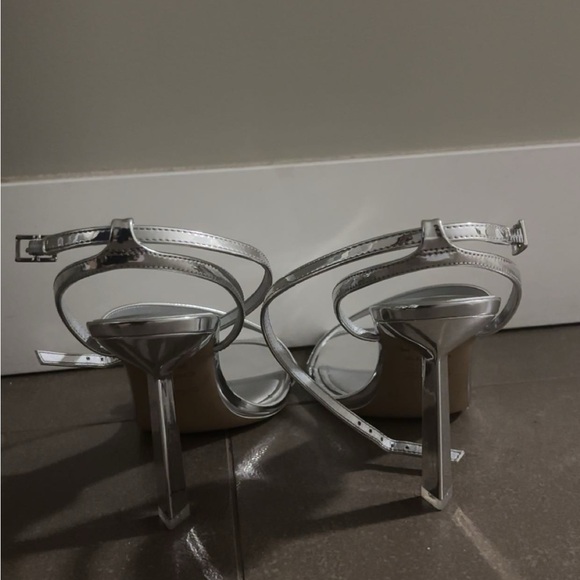 Heels - Picture 3 of 3